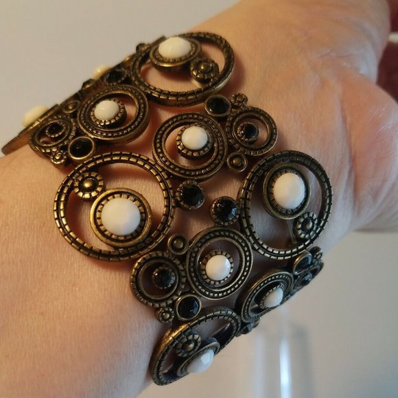 Vintage brass tone Wide Stretch Bracelet w/Black-White opaque rhinestones - Picture 7 of 8